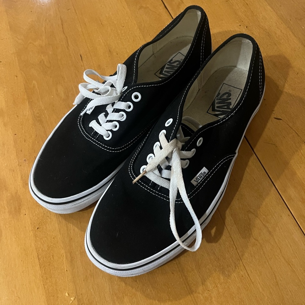 Vans Men/Women Black and White Canvas Sneakers